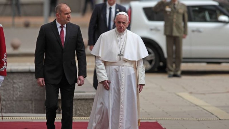 Президентът Радев заминава за Ватикана за аудиенция при папа Франциск