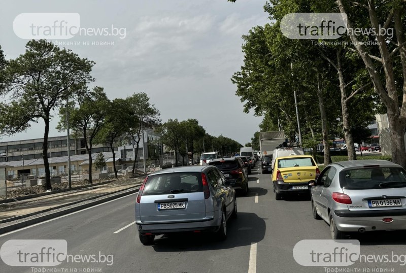 Самосвал блъсна моторист в Пловдив. Инцидентът е станал на бул.