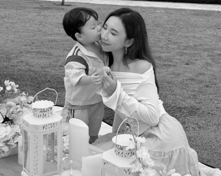 2-годишно дете на инфлуенсърка се удави в басейн на хотел, докато родителите му спят