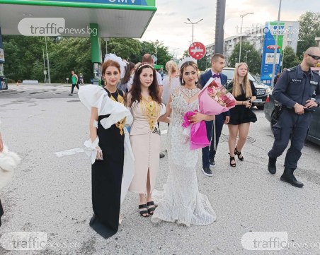 Бляскавата Христина, която учи в Белгия, се появи на баловете в Пловдив