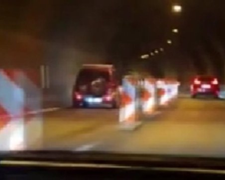 Кола кара в насрещното в тунел на магистрала „Хемус