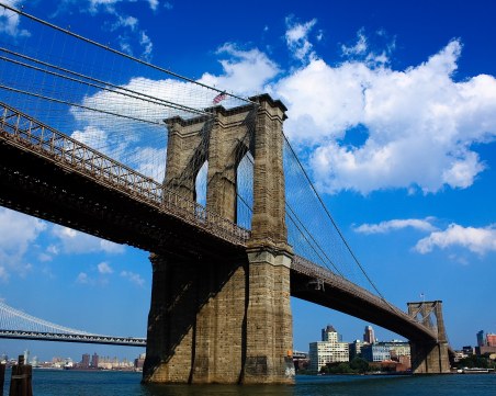 На този ден: В Ню Йорк е открит Бруклинският мост – най-големият висящ мост към това време