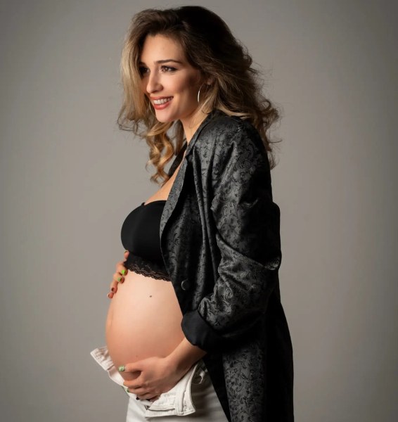 Актриса от Пловдивския театър обяви, че е бременна