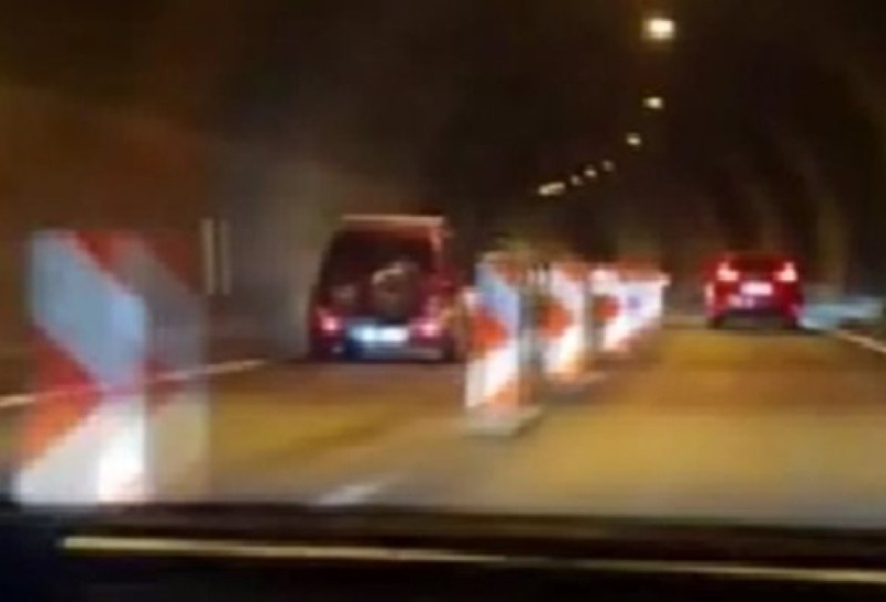 Автомобил шофира в насрещното движение в тунел Правешки ханове“ на