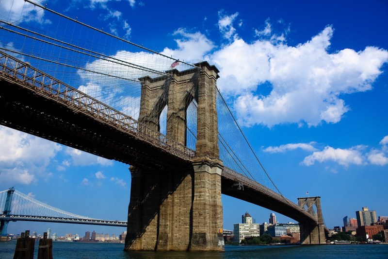 На този ден: В Ню Йорк е открит Бруклинският мост – най-големият висящ мост към това време