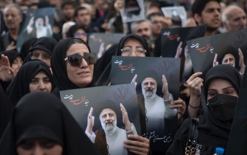 Погребват иранския президент в мавзолей