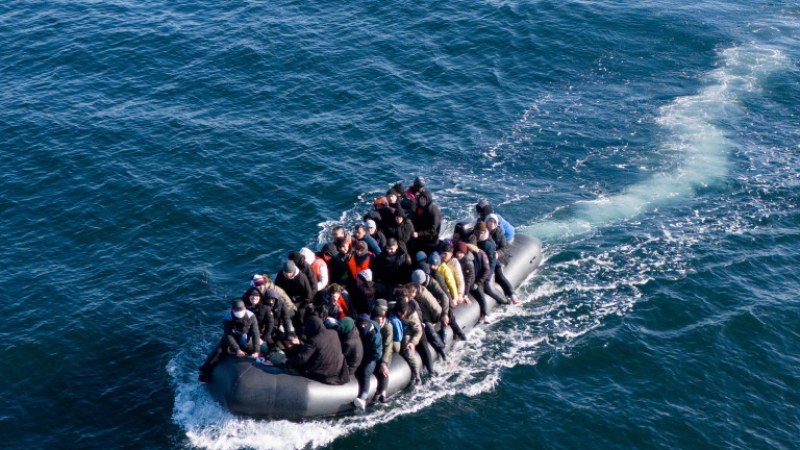 37 мигранти бяха спасени южно от гръцкия остров Крит