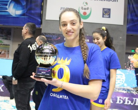 Доби Христоскова при шампионките и за сезон 2024-2025