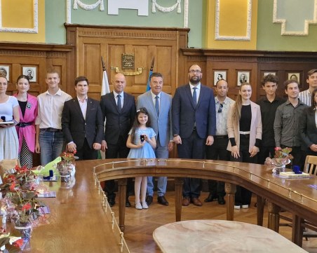 Младите творци на Пловдив: Благодарим на своите учители-будители