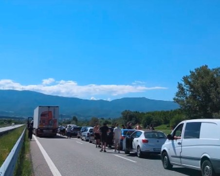 Над 3 часа чакаха шофьори, за да преминат гръцката граница