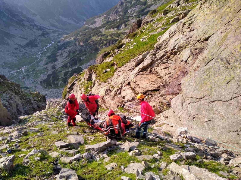 Акция в планината! Вдигнаха боен вертолет заради турист, откаран е в болница в Пловдив