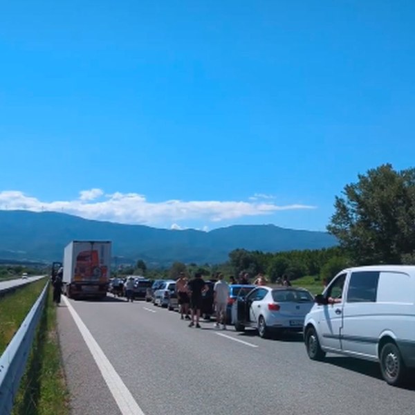 Над 3 часа чакаха шофьори, за да преминат гръцката граница