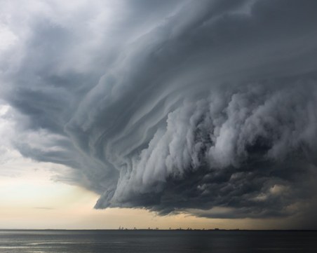 Лошо време в Гърция: Властите призовават за внимателно шофиране и да не се влиза в морето