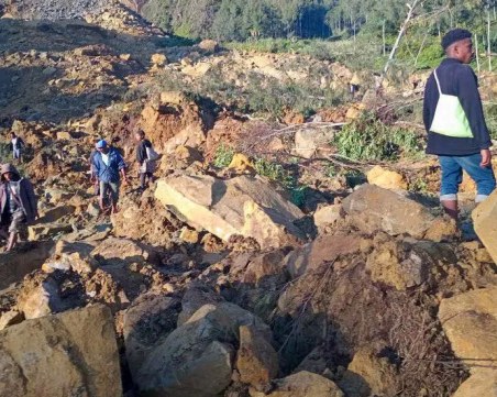 Стотици са загинали при голямо свлачище в Папуа и Нова Гвинея