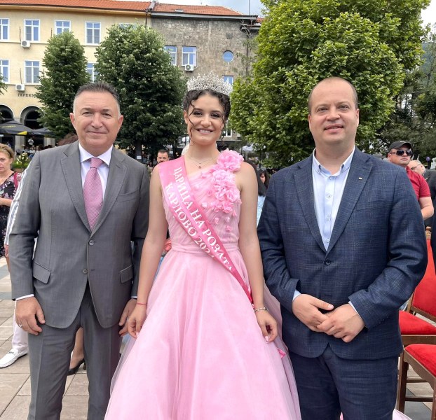 Областният управител на Пловдив отбеляза Празника на розата в Карлово