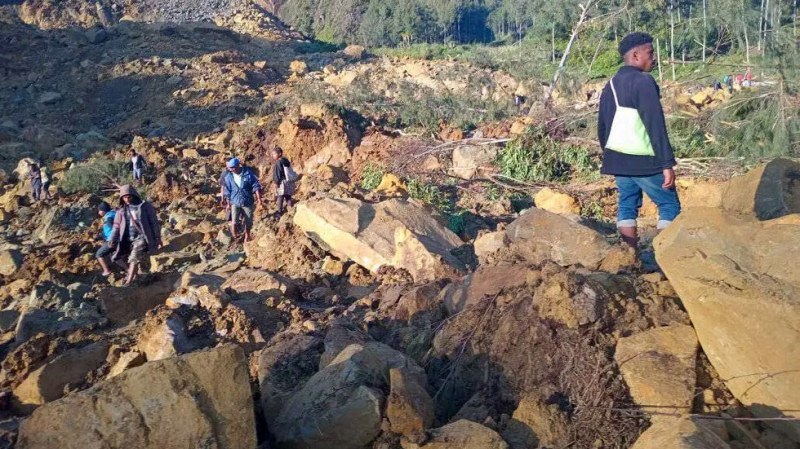 Стотици са загинали при голямо свлачище в Папуа и Нова Гвинея