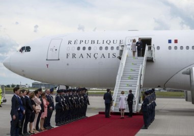 Президентът Еманюел Макрон днес пристигна в Германия на първото държавно посещение на френски държавен глава от