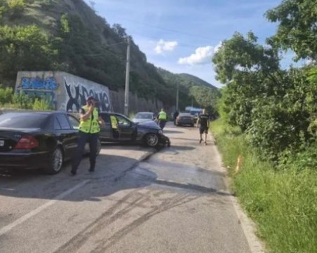 Катастрофа с 3 коли на пътя Железница - Симитли