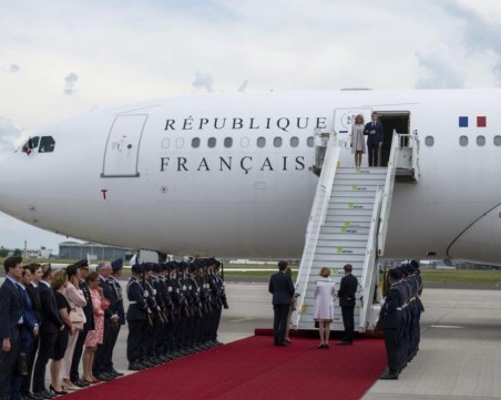 Макрон пристигна в Германия - първо държавно посещение на френски президент от 24 г. насам