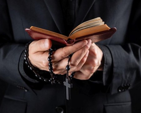 Осъдиха свещеник за педофилия във Франция