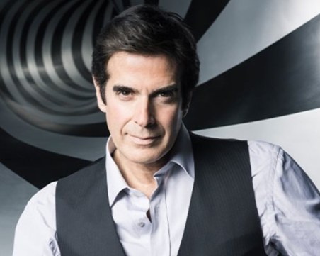 Сексскандал с 16 жени отлага грандиозния фокус на Дейвид Копърфийлд да закрие Луната