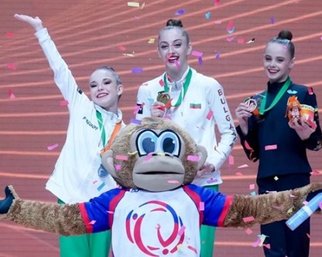 Страхотни! Боряна Калейн европейска шампионка на обръч, Стилияна Николова и Елвира Краснобаева също с медали