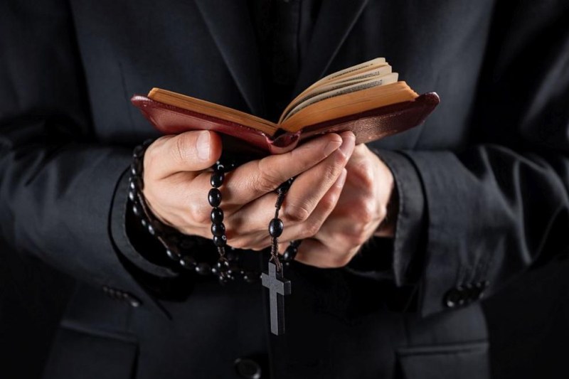 Осъдиха свещеник за педофилия във Франция