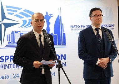 Генералният секретар на НАТО Йенс Столтенберг e в България Tой