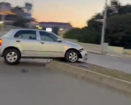 Кола катастрофира до Тримонциум при опит да направи завой