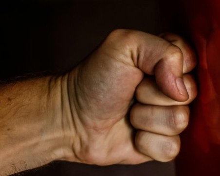 В село край Пловдив: Мъж преби половинката си, 23 години по-възрастна от него