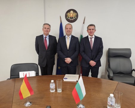 За пръв път двама посланици на среща с областния управител на Пловдив