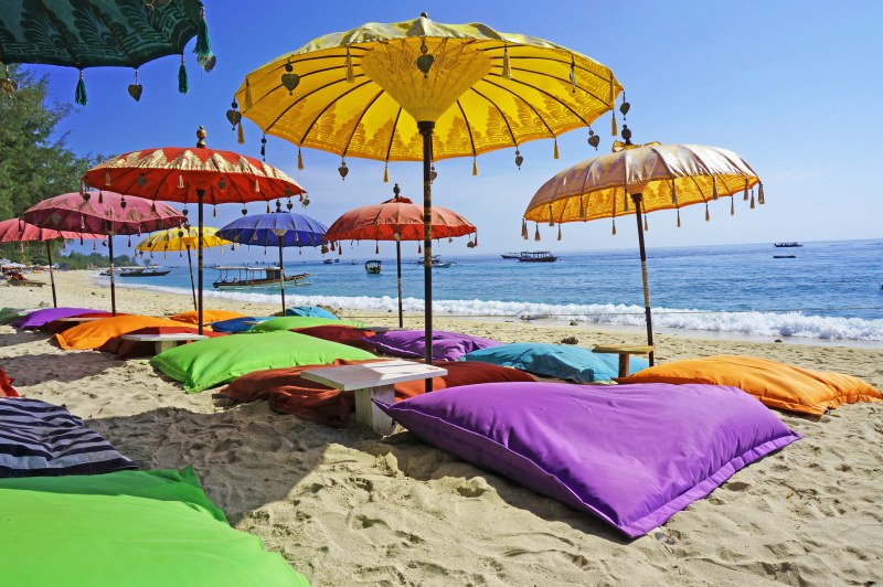 Колко ще плащаме за чадър и шезлонг на плажа
