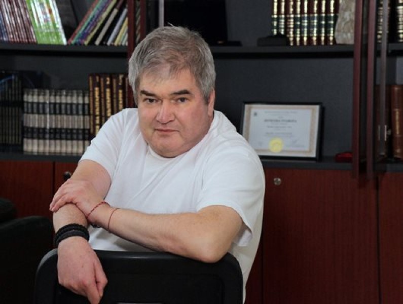 Внезапно е починал главният редактор на 24 часа Борислав Зюмбюлев