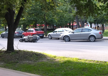 Лек автомобил е блъснал моторист на булевард Свобода в Пловдив