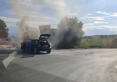Кола се запали в движение сигнализира читател на TrafficNews Инцидентът
