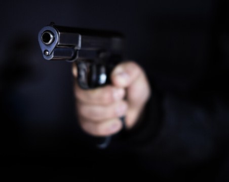 Стрелба в училищен двор в Костенец