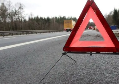 Верижна катастрофа с четири товарни автомобила затвори главния път Велико