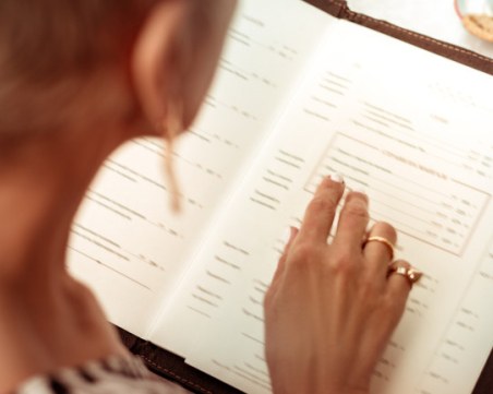 Как менюто в ресторанта ни подтиква да похарчим повече