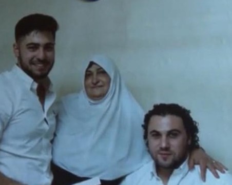 Майката на Гюнеш Али, един от осъдените за измама на Острова: Англия да изгори, дано