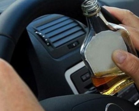 Мъртвопиян шофьор блъсна кола в Пазарджик