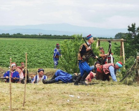 Мащабна възстановка разказва събития отпреди два века край Цалапица