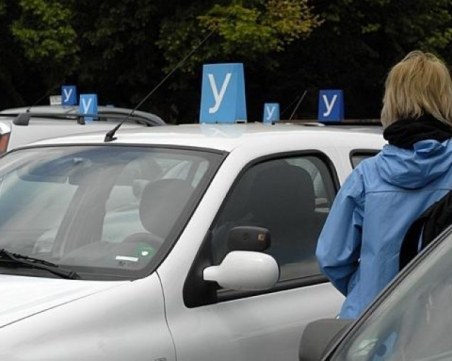 Обмислят промени, с които да се сложи край на безкрайното явяване на шофьорски изпити