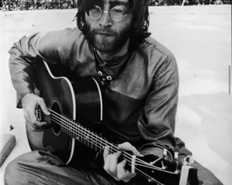 Продадоха на търг китара на Джон Ленън за 2,9 млн. долара