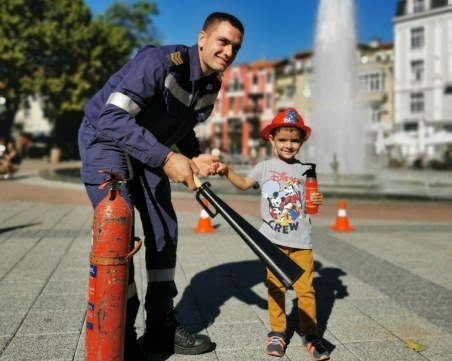 Пловдивската пожарна със серия инициативи за Деня на детето