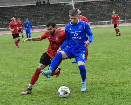 Спартак в борба с още два отбора за промоция във Втора лига днес