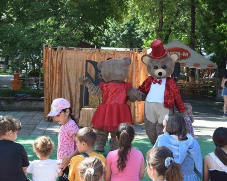Мечоците Пепо и Сиси сътвориха незабравим празник за децата в Царацово