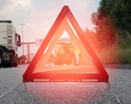 След челен удар: Мъж загина, а няколко други са ранени на Подбалканския път