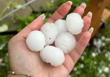 Градушка е минала през Казанлъшко Ледени късове са паднали в