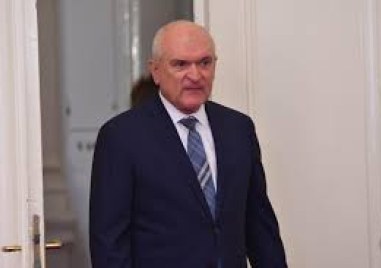 След края на парламентарното заседание премиерът Димитър Главчев свиква работна