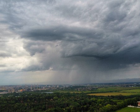 Meteo Balkans: Опасно време над България през следващите дни, очакват ни силни гръмотевични бури